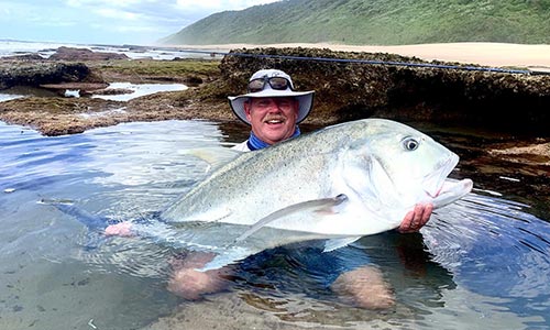 Catch fish with an expert fighing guide